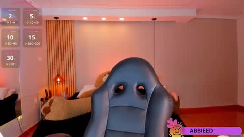 Abbie Edmond  online show from 19, 2, 2025