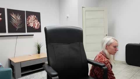 ABBY LAKER online show from 6, 11, 2025