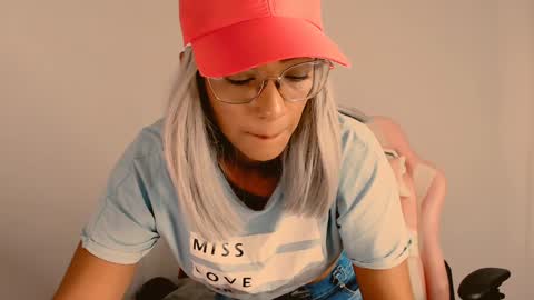 Snapshot of abby_liu chatting on 27, 12, 2024 May Imstagram online show from 27, 12, 2024