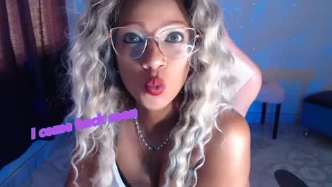 Snapshot of abby_liu chatting on 7, 3, 2025 May Imstagram online show from 7, 3, 2025