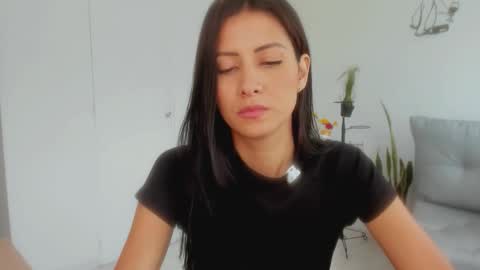 Laura  online show from 1, 12, 2025