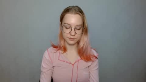 Abby Lovense is active online show from 22, 12, 2024