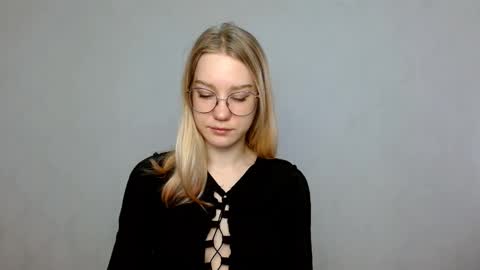 Abby Lovense is active online show from 18, 2, 2025