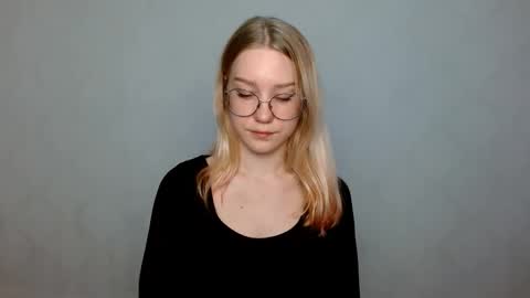 Abby Lovense is active online show from 20, 2, 2025