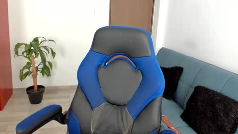 Independence model AbelAsburgo online show from 17, 11, 2025