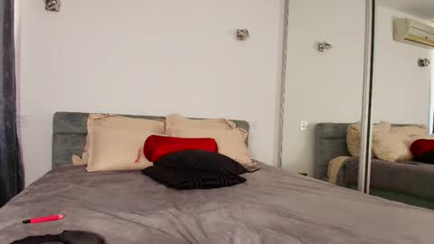 Mermaid online show from 5, 4, 2026