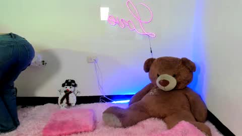  Abella and Kendra  online show from 5, 1, 2025