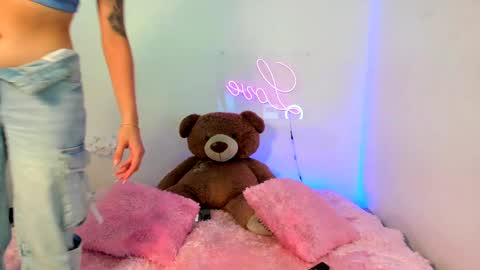  Abella and Kendra  online show from 14, 1, 2025