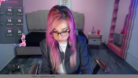 abril_ch_ online show from 28, 10, 2025