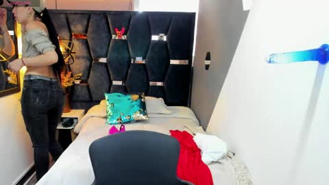 Abril Fox online show from 11, 4, 2026