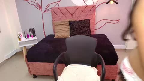 ABRIL MATTHEWS online show from 22, 2, 2025