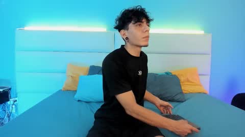 Abril and Julian online show from 28, 2, 2026