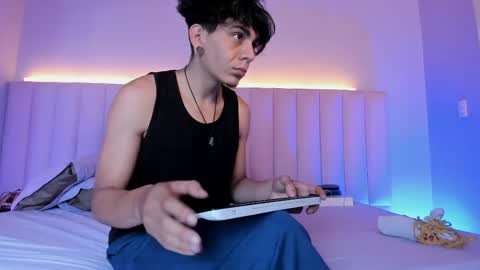 Abril and Julian online show from 28, 5, 2026