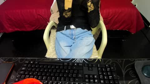 Snapshot of abrillee1 chatting on 1, 2, 2025 ABRIL online show from 1, 2, 2025