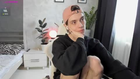 Snapshot of abslut chatting on 9, 6, 2026 Nick online show from 9, 6, 2026