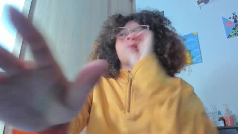 Snapshot of ada_gales_ chatting on 25, 9, 2025 Isa online show from 25, 9, 2025