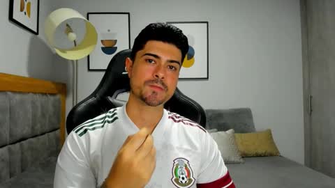 adam clarke online show from 25, 11, 2025