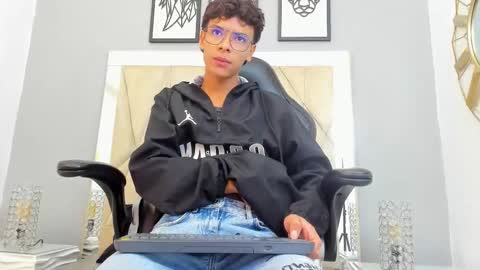 Adams Bobby online show from 4, 11, 2025