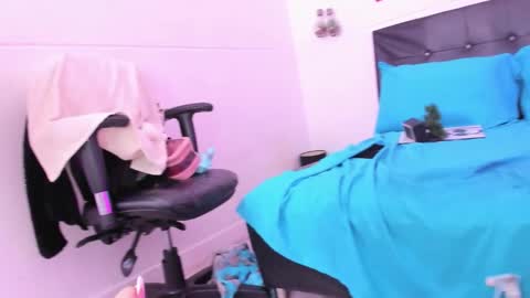 Cloe Adams  online show from 31, 1, 2026