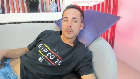 Im Adams Sanz online show from 5, 2, 2026