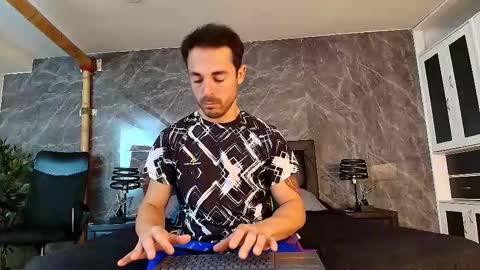 Im Adams Sanz online show from 2, 3, 2026