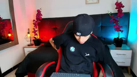 AdamsWalkerr  online show from 30, 3, 2026