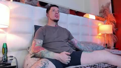 Snapshot of adamtatts chatting on 28, 10, 2025 Adam online show from 28, 10, 2025