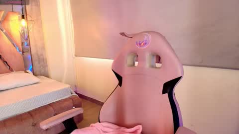 Snapshot of adara_evanss chatting on 4, 10, 2025 Adara online show from 4, 10, 2025