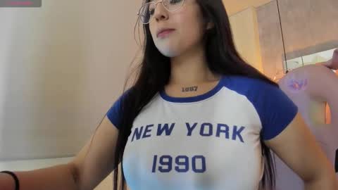 Snapshot of adara_evanss chatting on 27, 10, 2025 Adara online show from 27, 10, 2025