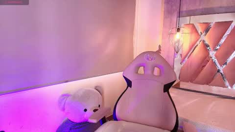 Snapshot of adara_evanss chatting on 25, 11, 2025 Adara online show from 25, 11, 2025