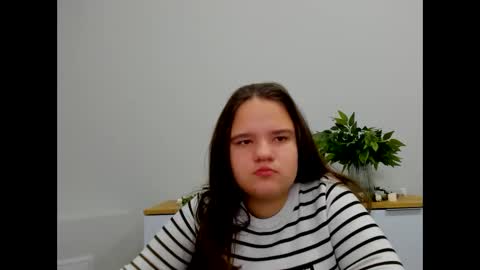 adelecruzz online show from 4, 2, 2025