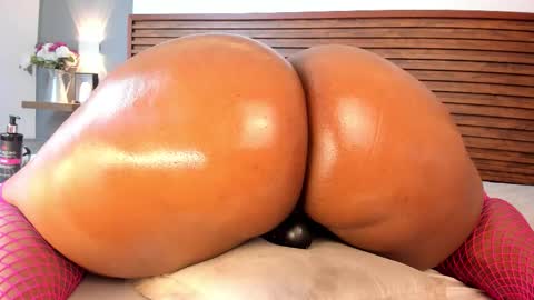 Snapshot of adelehottman chatting on 26, 9, 2025 Adele online show from 26, 9, 2025