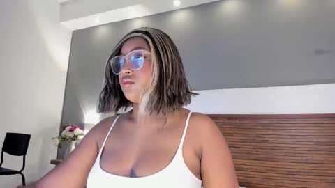 Snapshot of adelehottman chatting on 19, 11, 2025 Adele online show from 19, 11, 2025