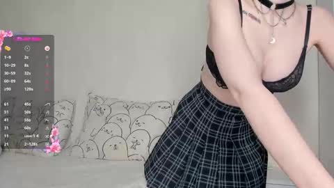 Snapshot of adelins_peach chatting on 22, 11, 2025 adelins_peach online show from 22, 11, 2025