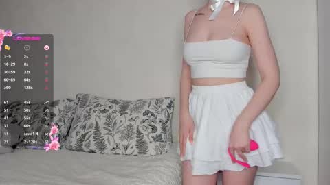 Snapshot of adelins_peach chatting on 27, 11, 2025 adelins_peach online show from 27, 11, 2025