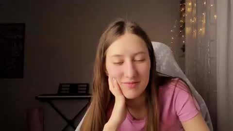 Snapshot of adellqueen chatting on 2, 3, 2025 Adell online show from 2, 3, 2025