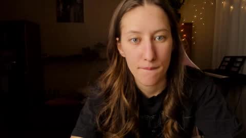 Snapshot of adellqueen chatting on 11, 3, 2025 Adell online show from 11, 3, 2025