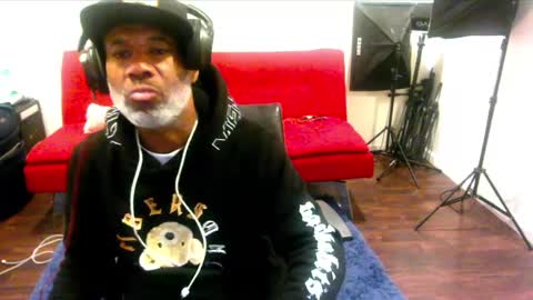 Snapshot of adick_ting chatting on 13, 1, 2025 adick_ting online show from 13, 1, 2025