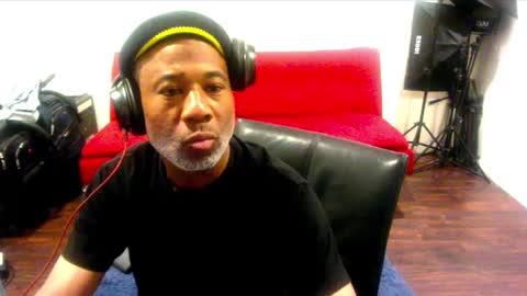 Snapshot of adick_ting chatting on 10, 3, 2025 adick_ting online show from 10, 3, 2025