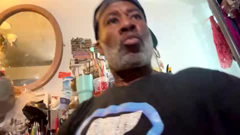 Snapshot of adick_ting chatting on 22, 10, 2025 adick_ting online show from 22, 10, 2025