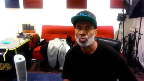 Snapshot of adick_ting chatting on 17, 11, 2025 adick_ting online show from 17, 11, 2025