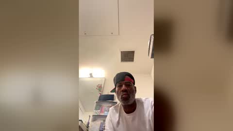 Snapshot of adick_ting chatting on 8, 4, 2026 adick_ting online show from 8, 4, 2026