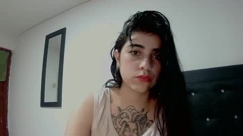 Snapshot of adri_gomez1 chatting on 7, 10, 2025 online show from 7, 10, 2025
