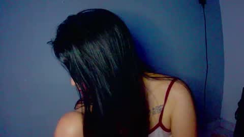 Snapshot of adri_gomez1 chatting on 10, 10, 2025 online show from 10, 10, 2025