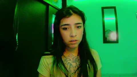 Snapshot of adri_gomez1 chatting on 16, 10, 2025 online show from 16, 10, 2025