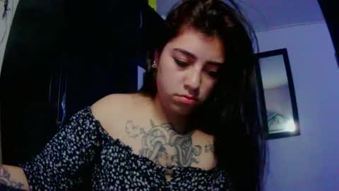 Snapshot of adri_gomez1 chatting on 21, 11, 2025 online show from 21, 11, 2025