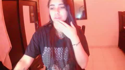 Snapshot of adri_gomez1 chatting on 30, 11, 2025 online show from 30, 11, 2025