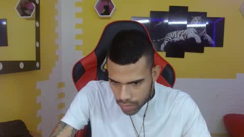 adri_sexboy online show from 19, 2, 2025