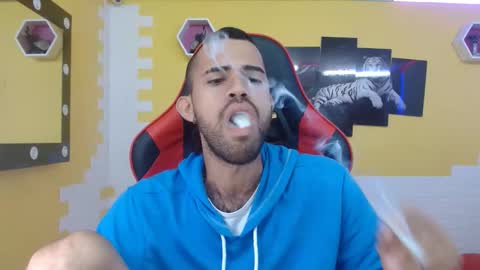 adri_sexboy online show from 8, 3, 2025