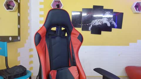 adri_sexboy online show from 9, 3, 2025